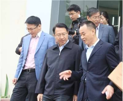 市長、書記為南方IT學(xué)院關(guān)心鼓勵送特禮!